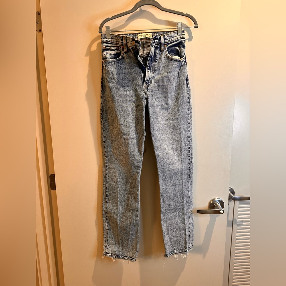 Abercrombie and Fitch the 90s straight leg ultra high rise jeans size 0